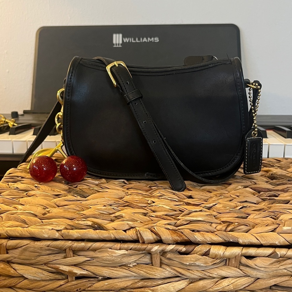 I don't have this bag anymore do not offer. Crossbody 9031 Bag Black Made in US - Picture 1 of 13